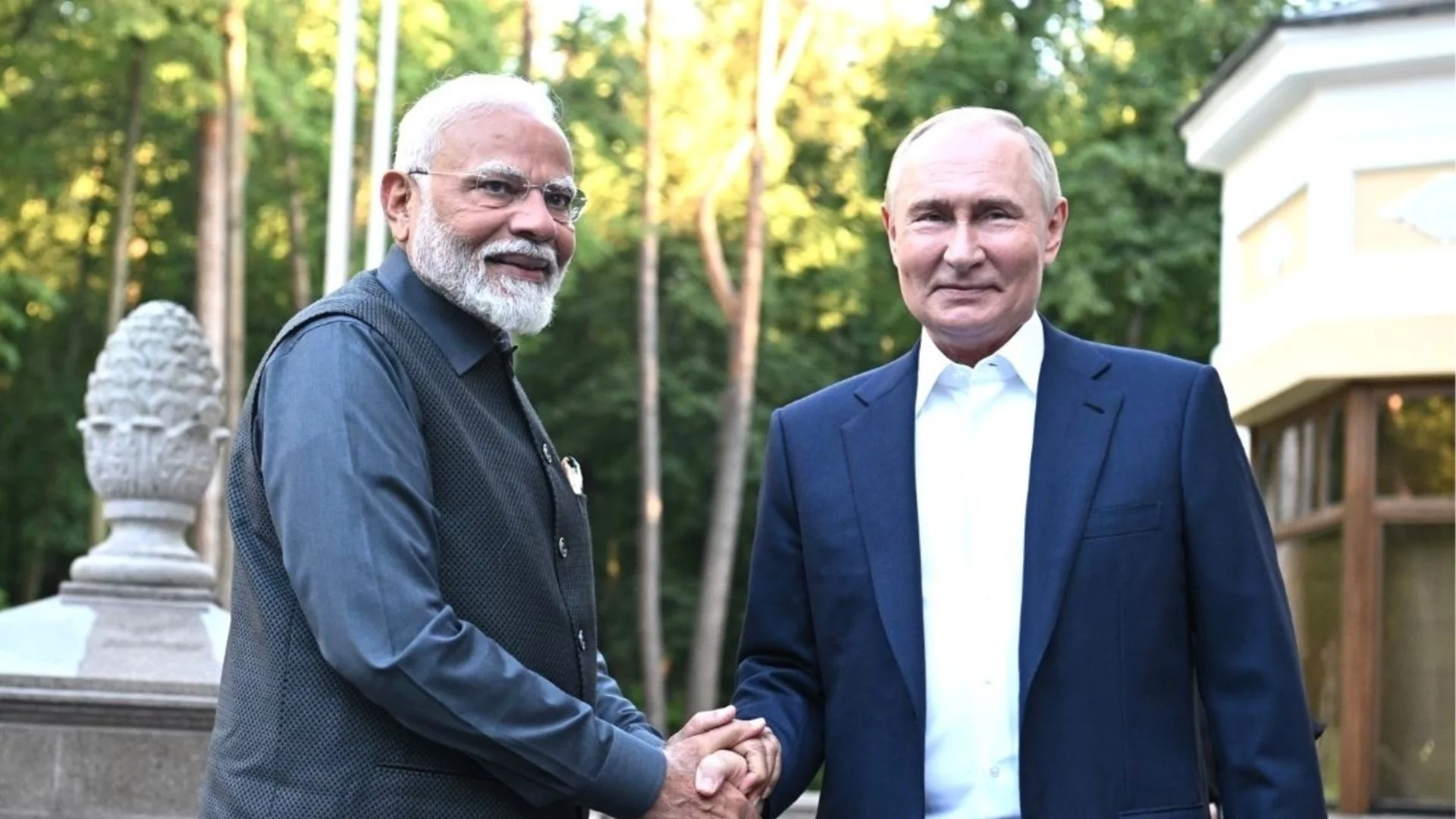 В Индия почетоха Путин като божество, европейците ползват Моди като жокер за Украйна (ВИДЕО)