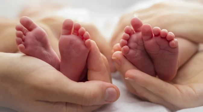 Уникално: Трима братя станаха бащи в един и същи ден