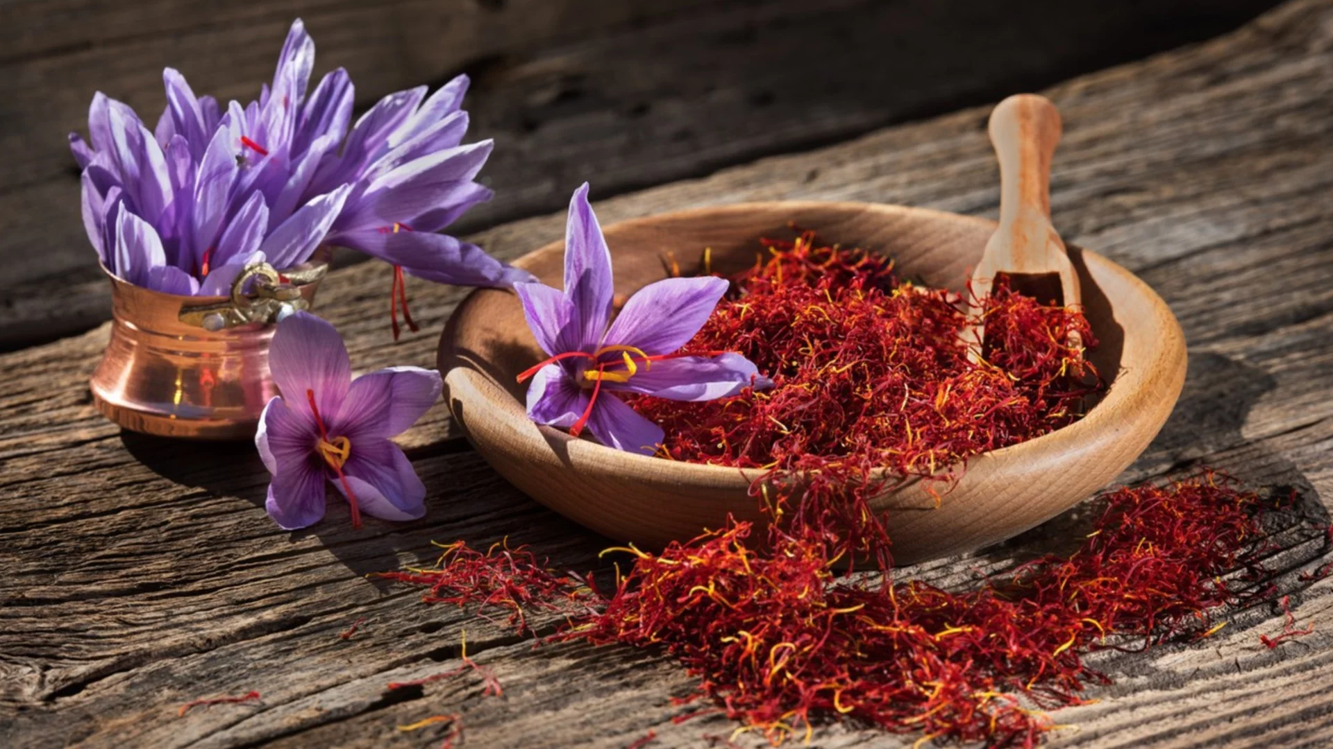 Ракия с шафран? Родопите пионер в отглеждането на "червеното злато"