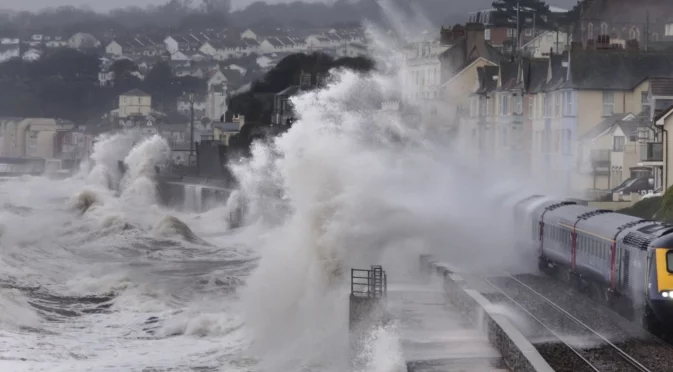 Лошо време в Гърция: Наводнения и свлачища (ВИДЕО)