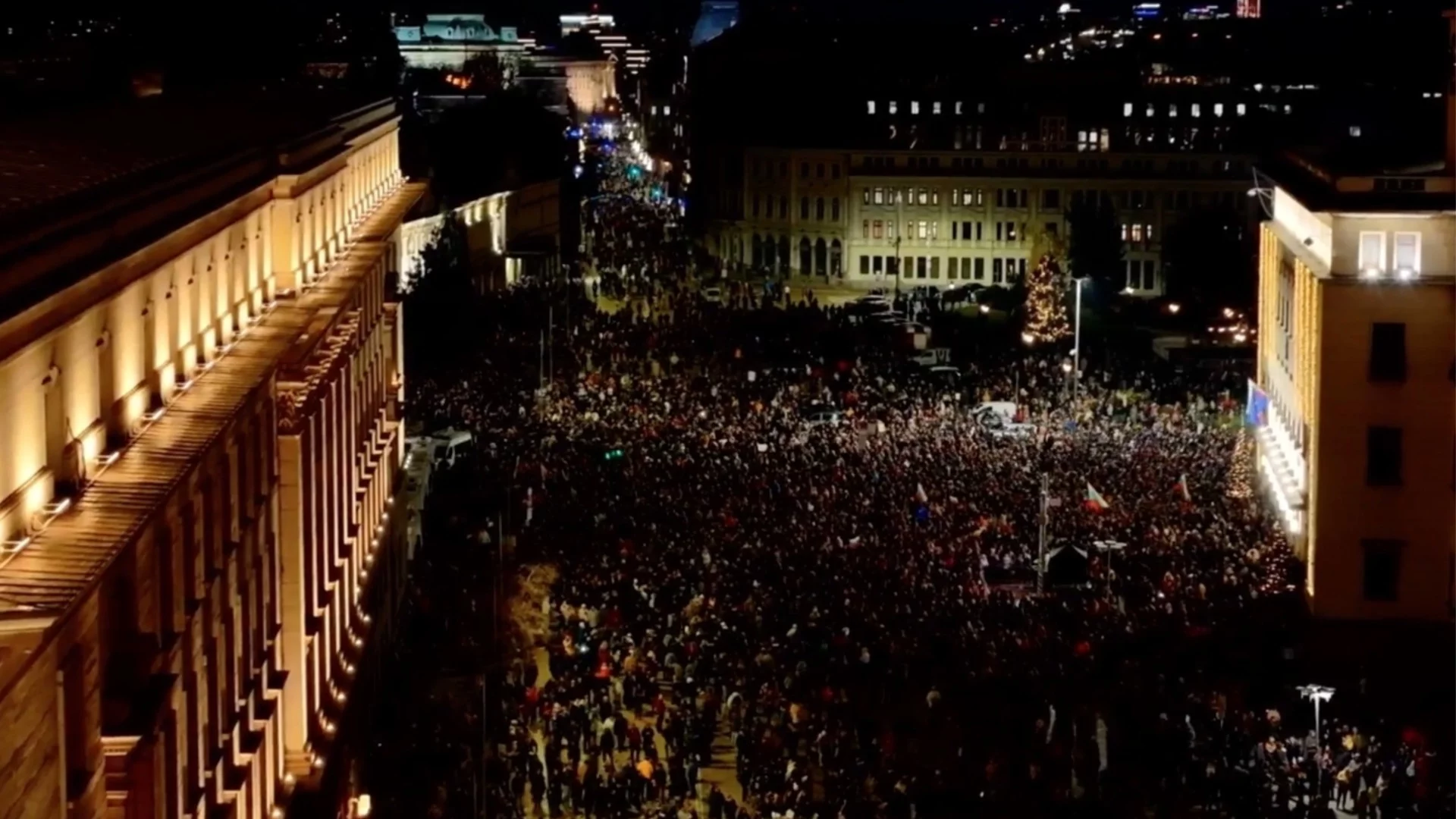 Площадът скочи срещу Борисов и Пеевски: Крум Зарков за многохилядния протест