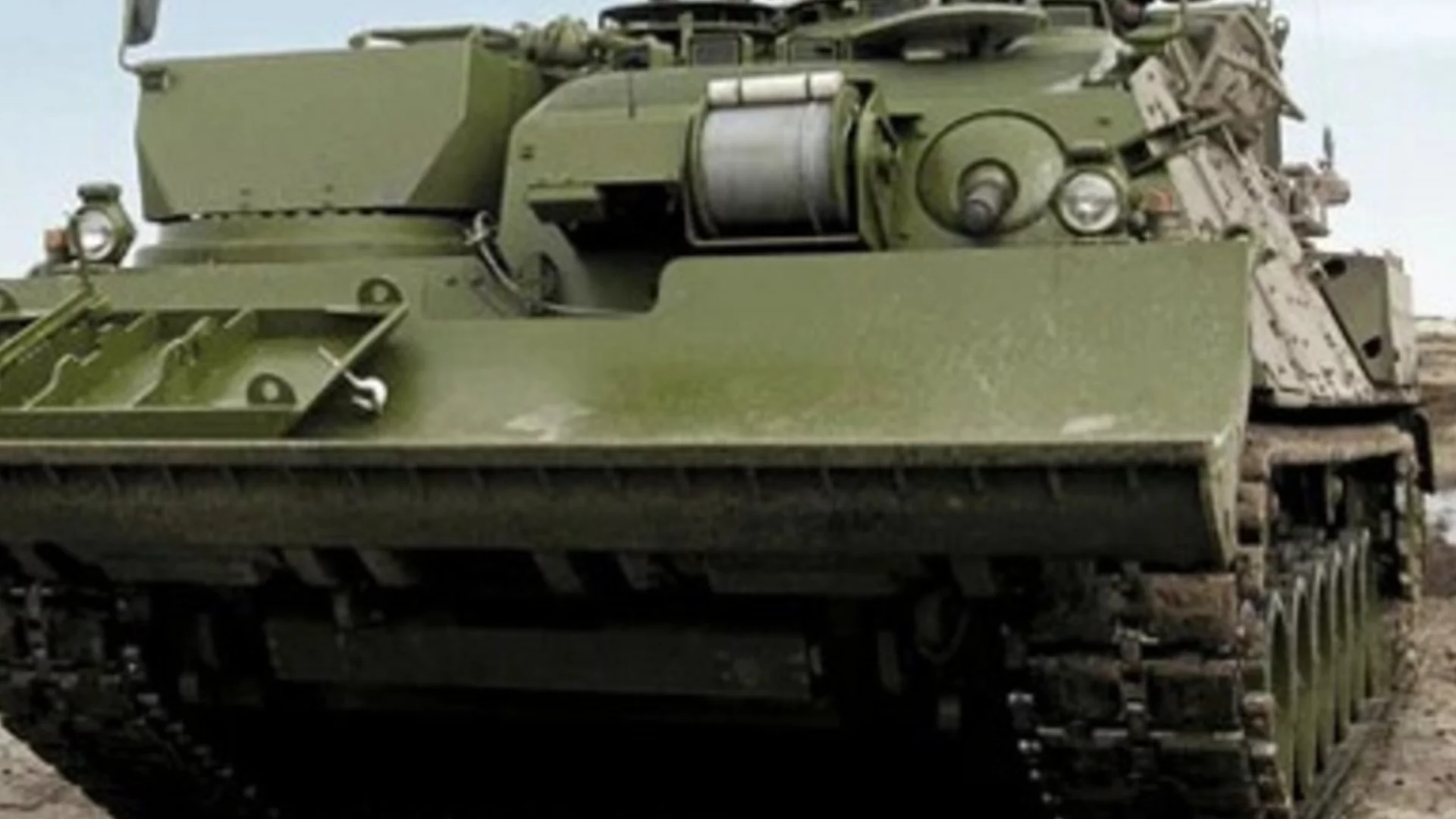 Бронетранспортьор се подхлъзна на пътя в Словения