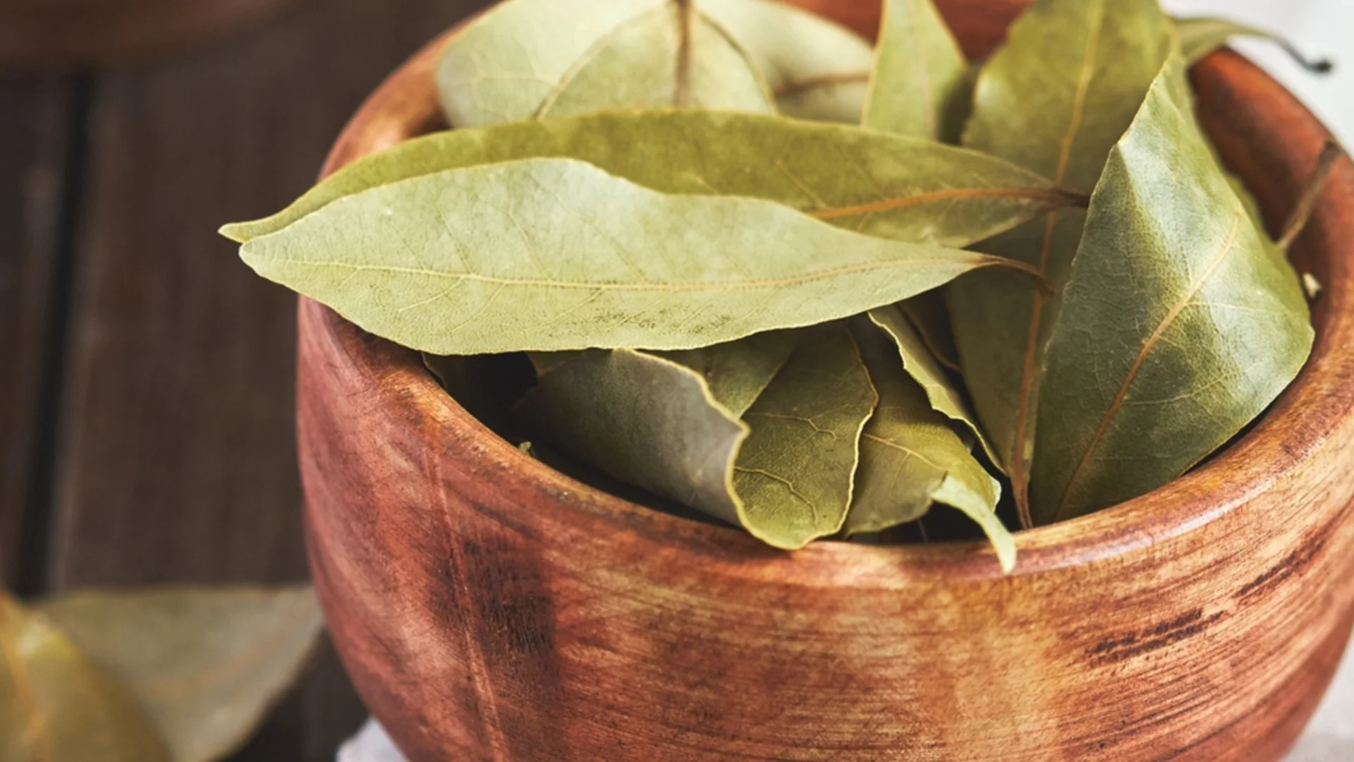 Запалете дафинов лист в дома си на тези дати през декември и вижте как животът ви започва да се променя