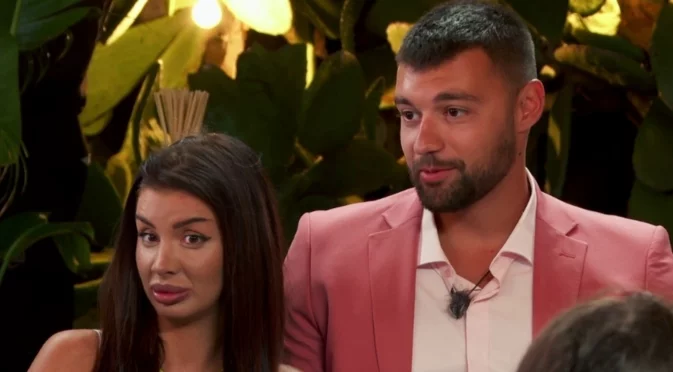 Изложих се: Габи от "Ергенът: Любов в рая" се хвърли в басейна и стресна всички (ВИДЕО)