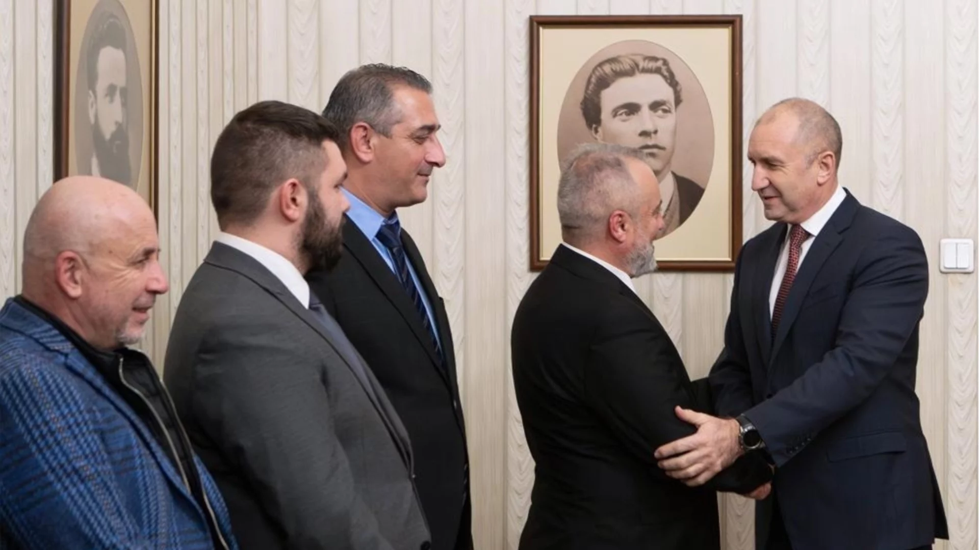 Радев: Вписването на българите в конституцията на РСМ значително ще ускори пътя на страната към ЕС