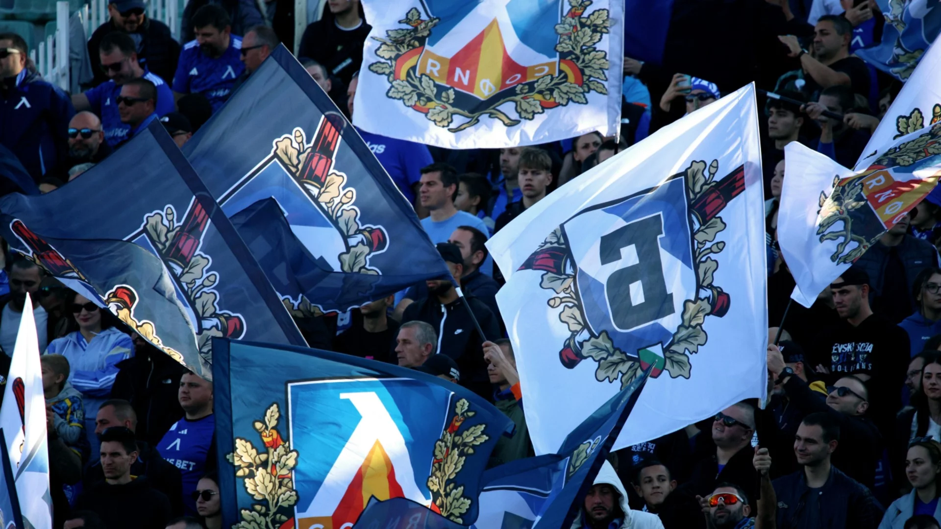 "Любо Пенев е мъжкар": Фракция на Левски направи дарение към легендата на ЦСКА