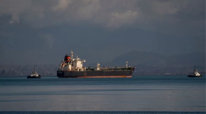 Ударен от Украйна кораб е в наши териториални води, има опасност да заседне край Ахтопол (ВИДЕО)