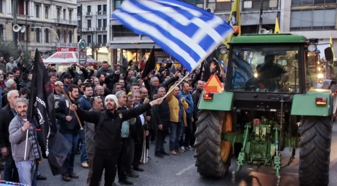 Докато губим милиони заради блокадата: Границата е отворена, но не се знае докога