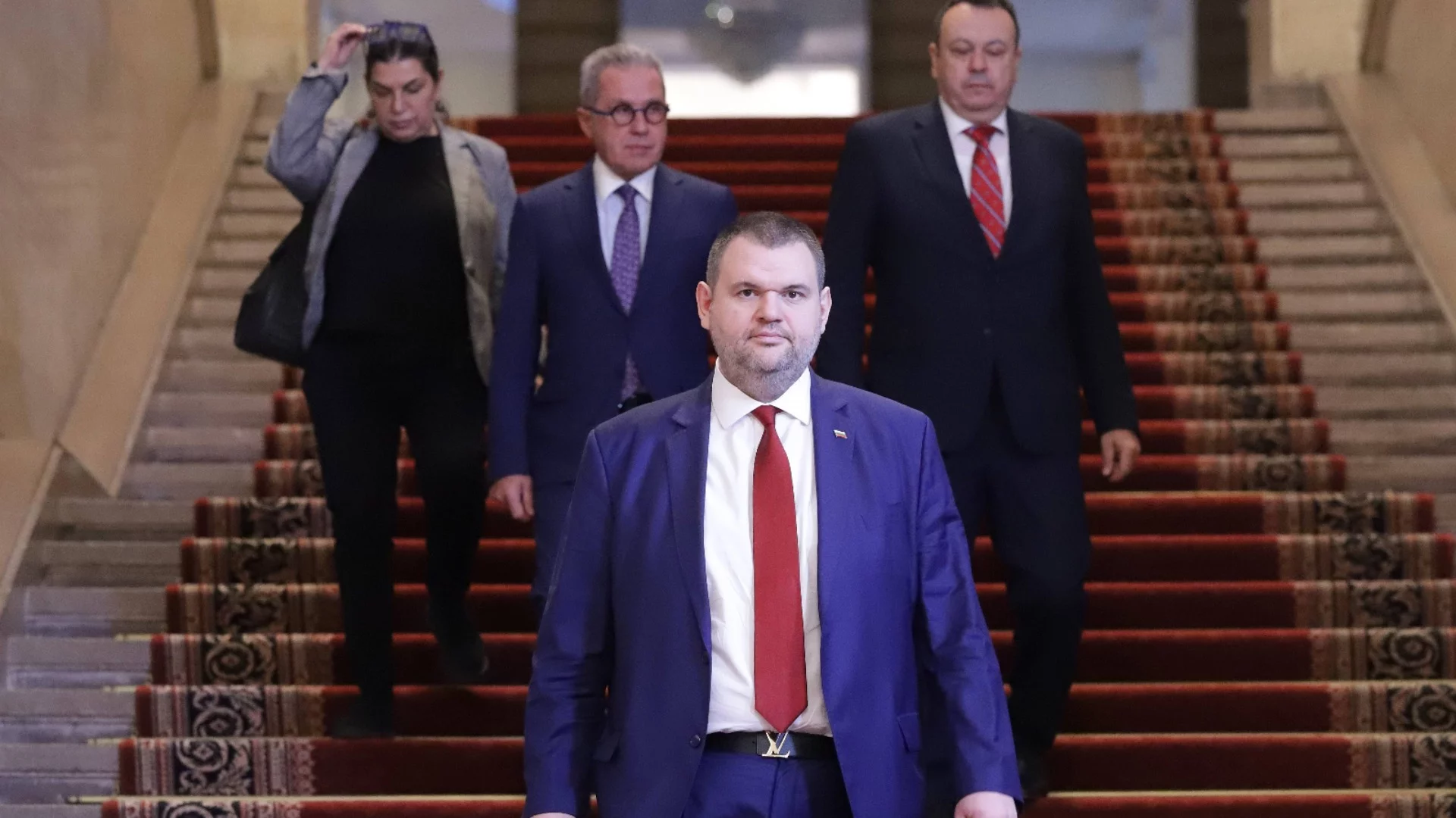 Дъщерята на Пеевски скара Кирил Петков и BIRD