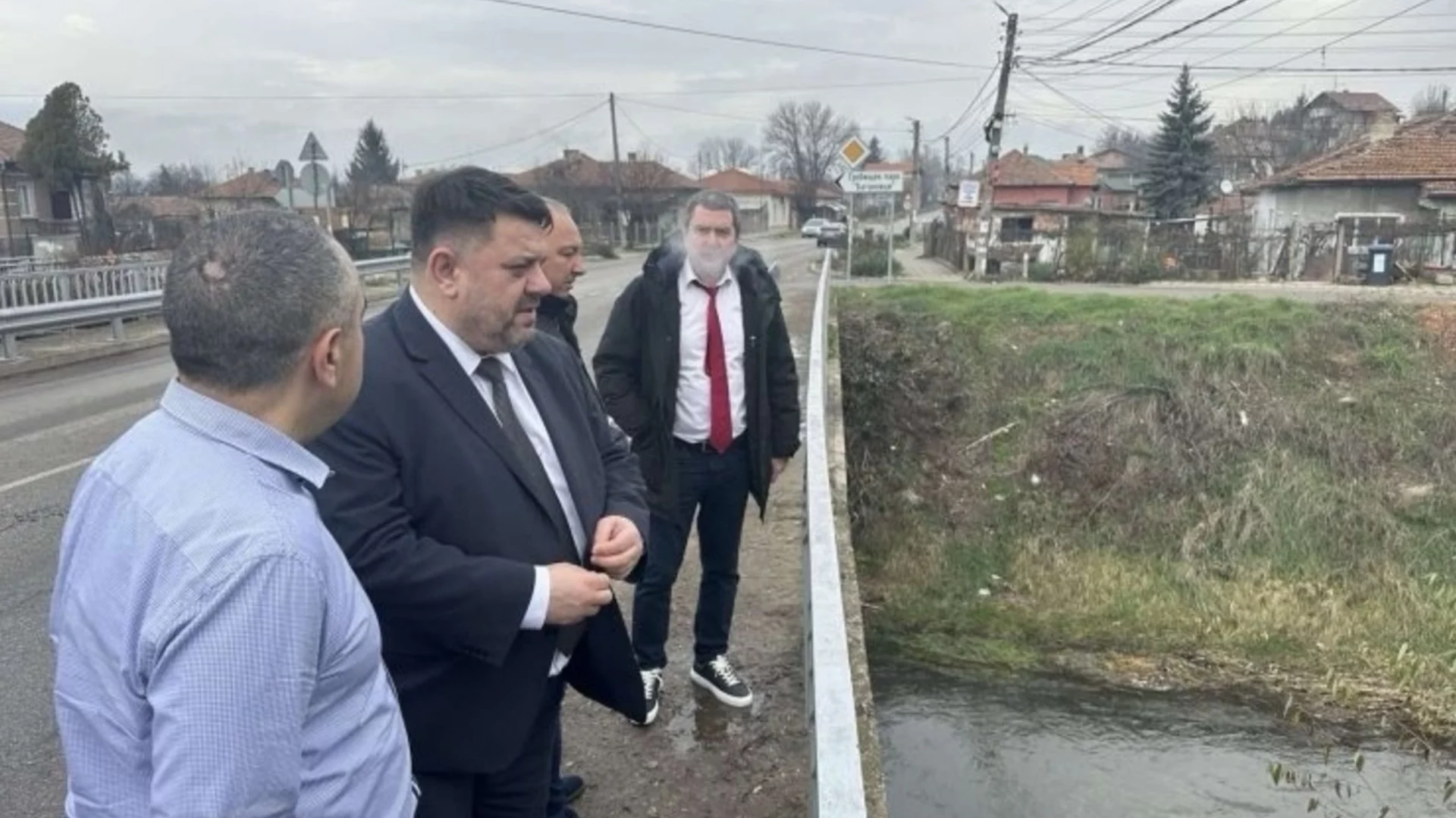 Атанас Зафиров инспектира критични непочистени речни участъци по поречието на Струма