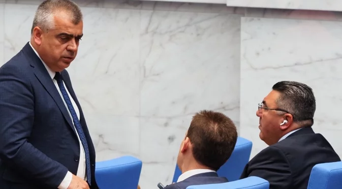 "Духът от бутилката вече е изпуснат": АПС са се подписали под вота на недоверие (ВИДЕО)