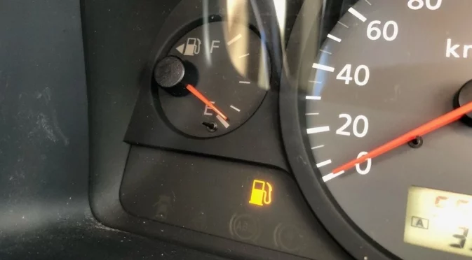 Опасно ли е за двигателя шофирането с наполовина празен резервоар?