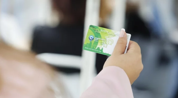 Билетите и картите за градския транспорт в София влизат в телефона ни