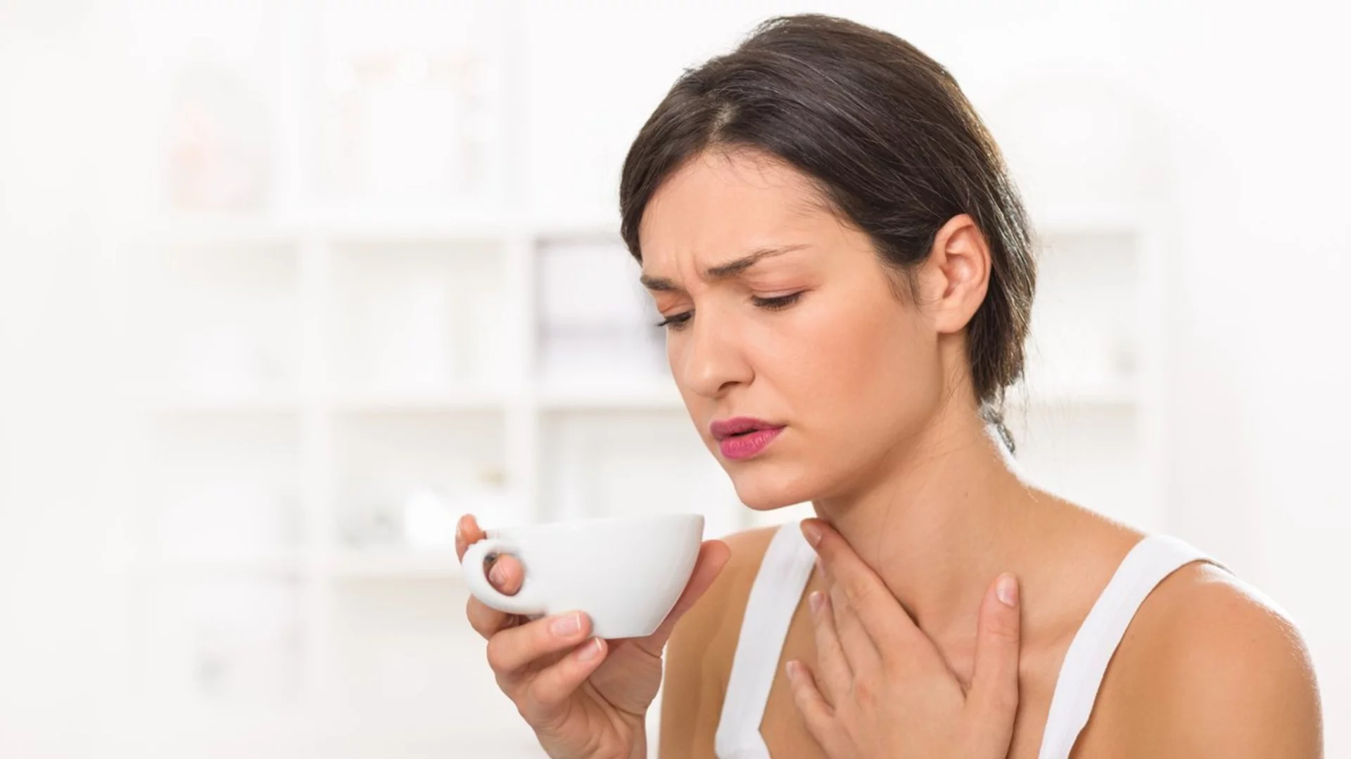 10 билкови чая, които моментално успокояват болното гърло