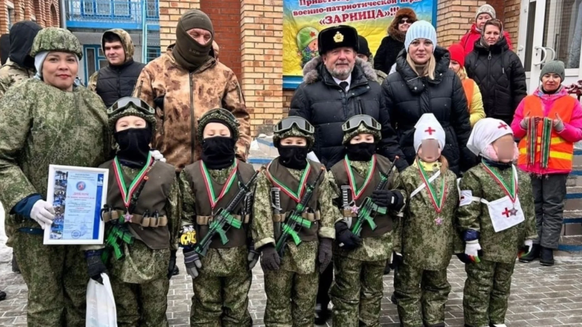 Путинова Русия възпитава млади камикадзета