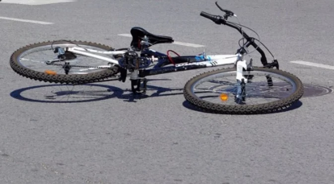 Навлязъл в насрещното: Велосипедист загина на пътя