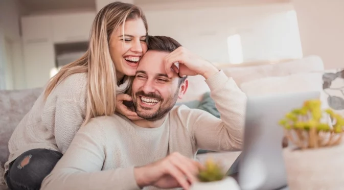 Любовно предсказание за всяка зодия през декември 2025 (част 1)