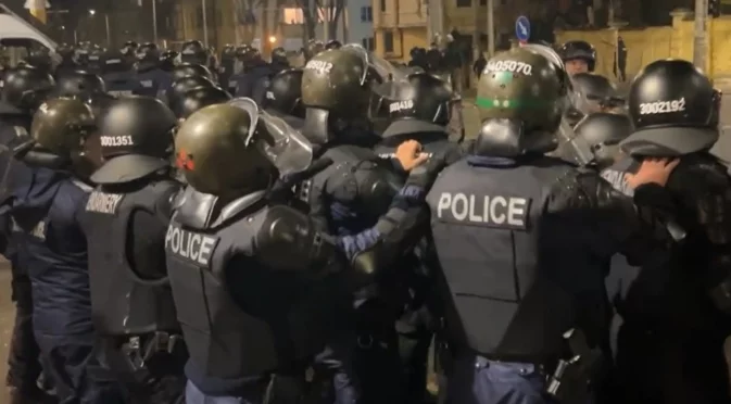 Полицията пипаше малко нежно. Полицаите очевидно предпочитат бездействието