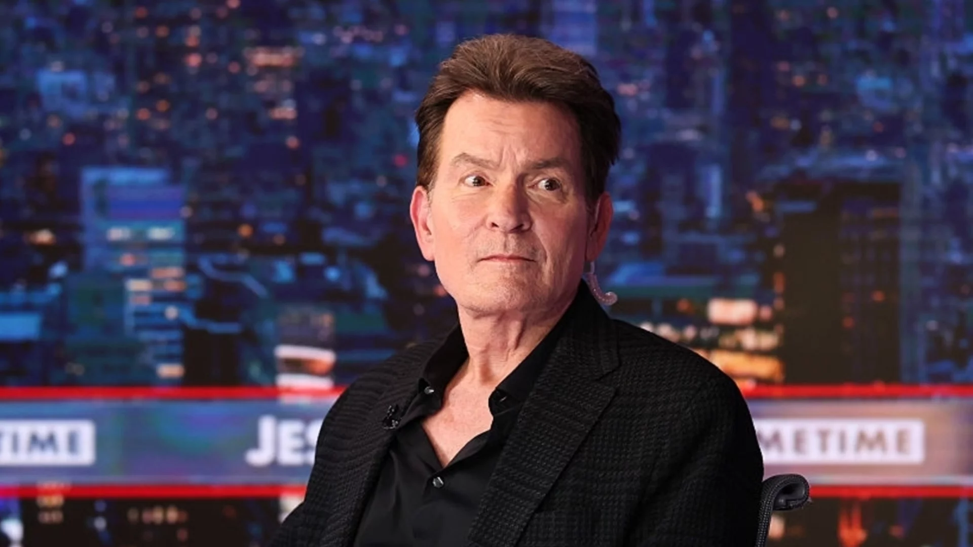 Лош татко: Съдят Чарли Шийн за 15 млн. долара