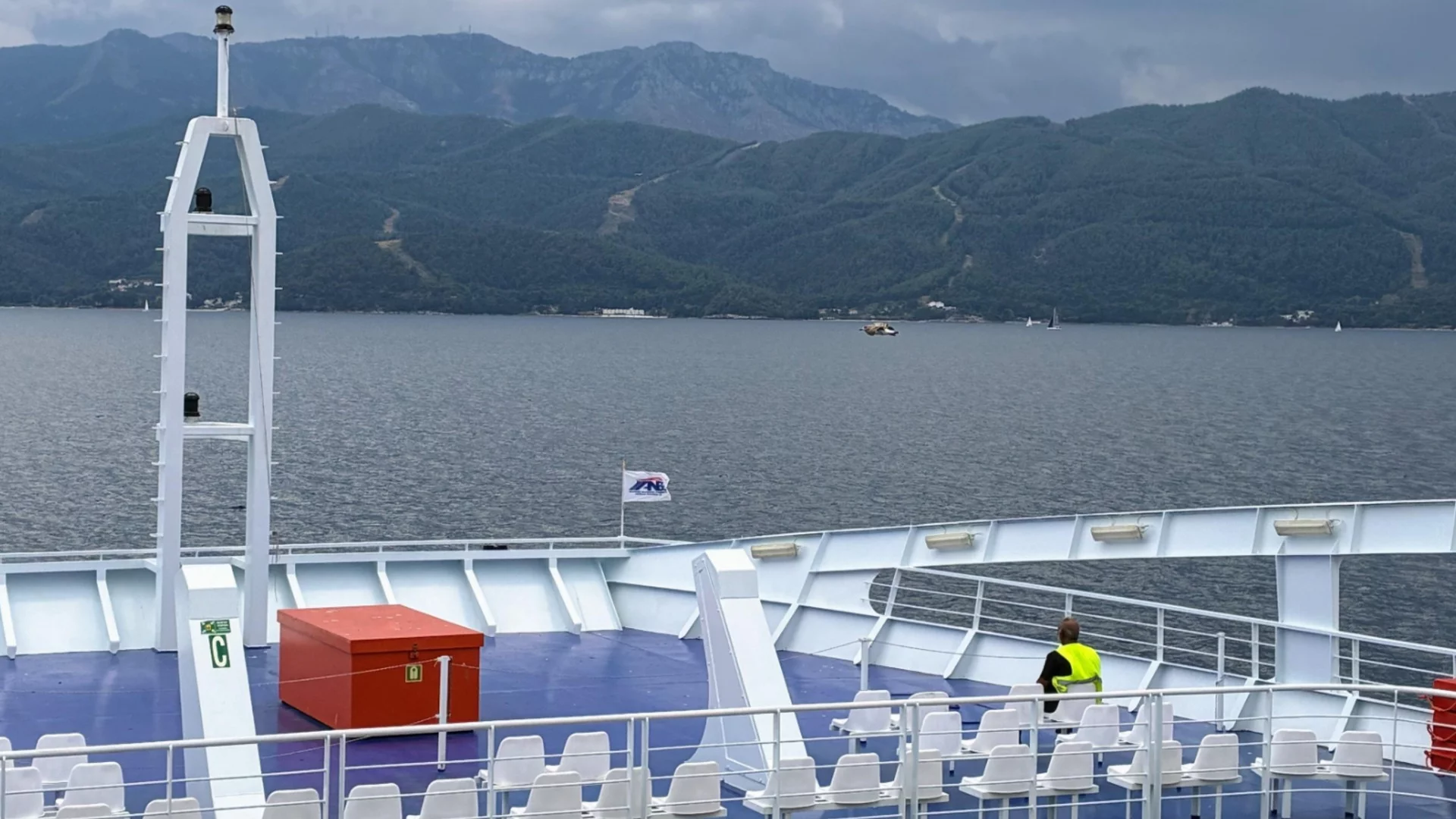 Ферибот спешно евакуира дете от гръцки остров