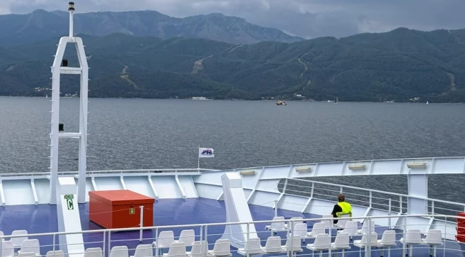 Ферибот спешно евакуира дете от гръцки остров