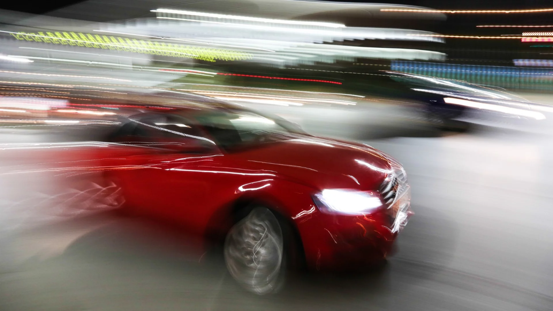 Младеж лети с 300 км/ч на Околовръстното в София (ВИДЕА)