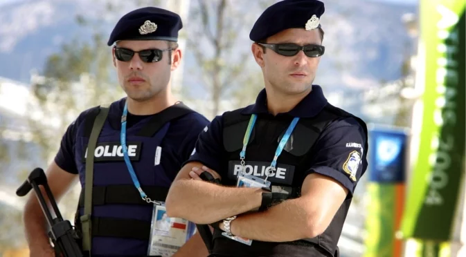 В насрещното по магистрала в Гърция: Задържаха български шофьор