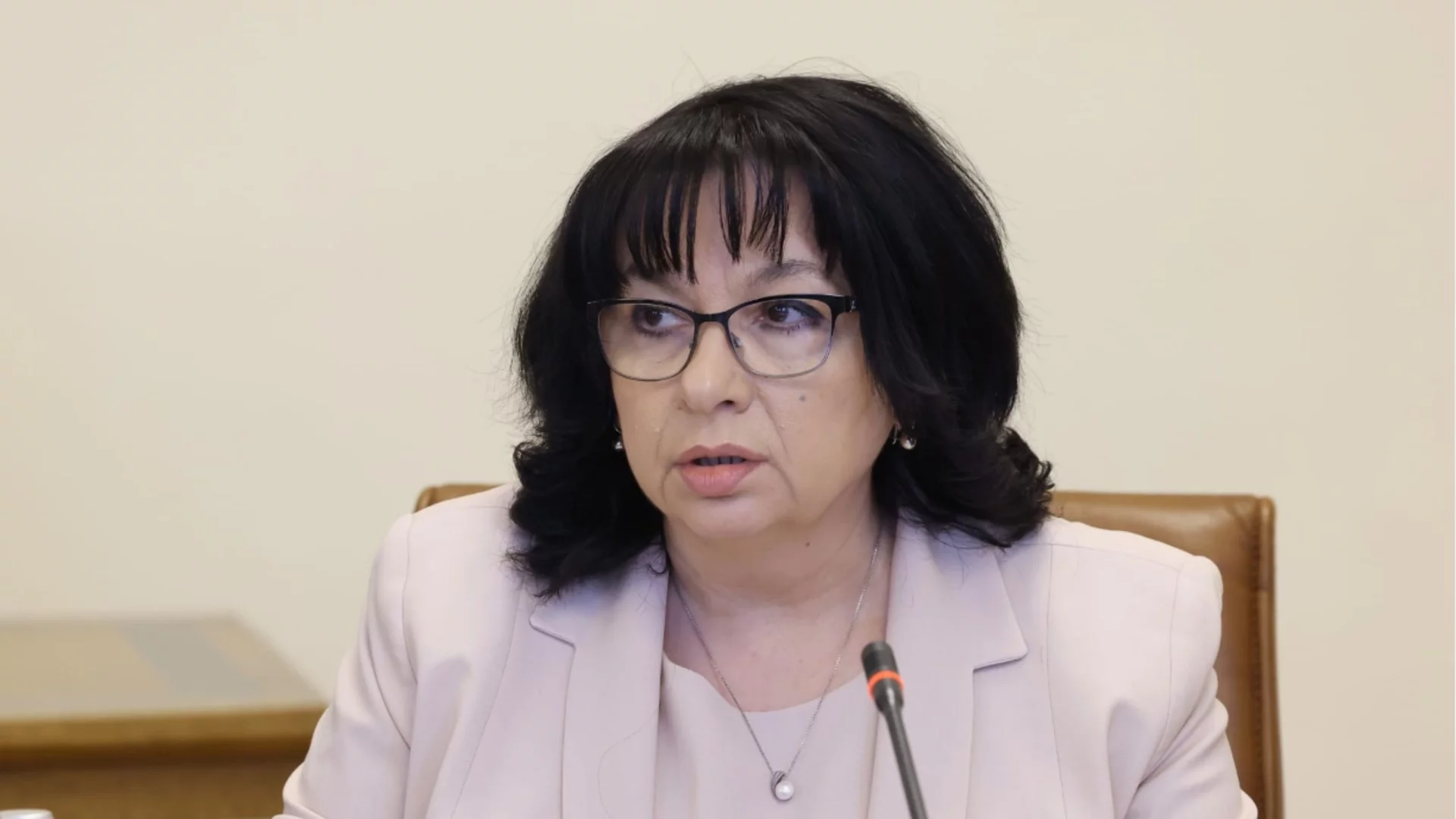 "Нямаме какво да крием": След спор закриха за медии срещата за бюджет 2026 в тристранния формат (ВИДЕО)