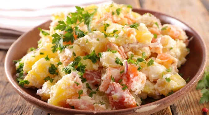 Направете картофената салата за Никулден по тази рецепта и ще оберете овациите