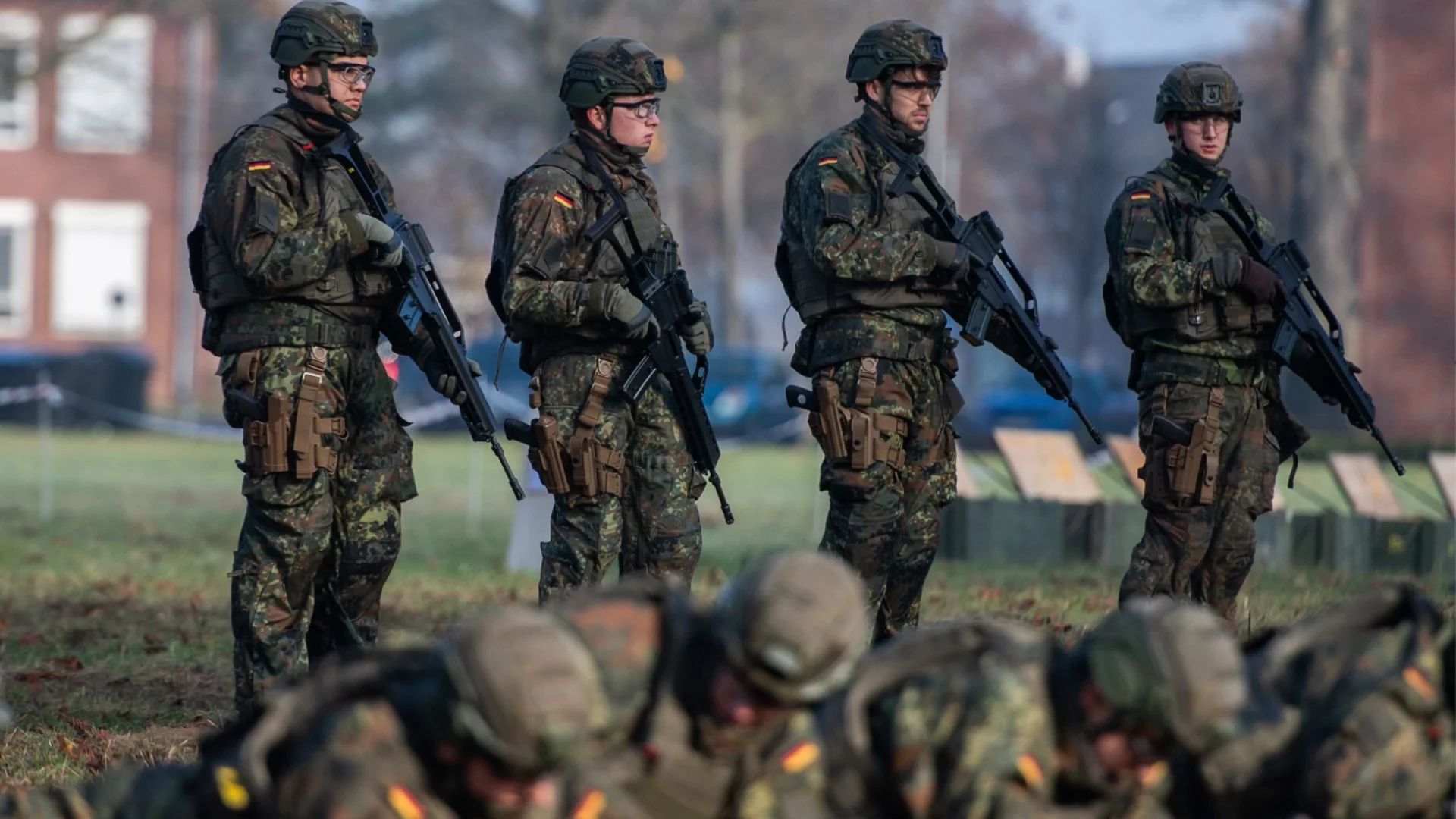 "Не на задължителната военна служба": Студенти в Германия протестират