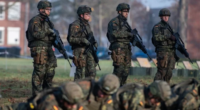 "Не на задължителната военна служба": Студенти в Германия протестират