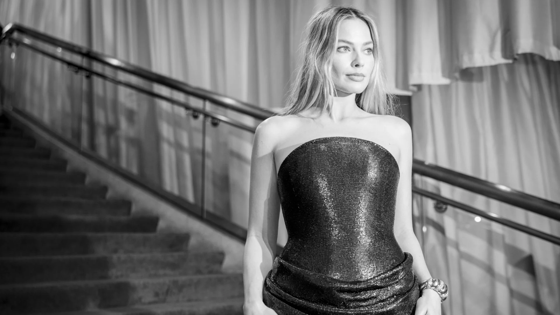 Марго Роби ще крие сина си