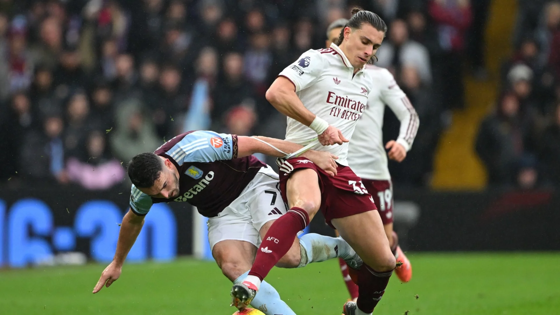 Драмата във Висшата лига е пълна! Астън Вила удари Арсенал в последната секунда и се доближи до върха