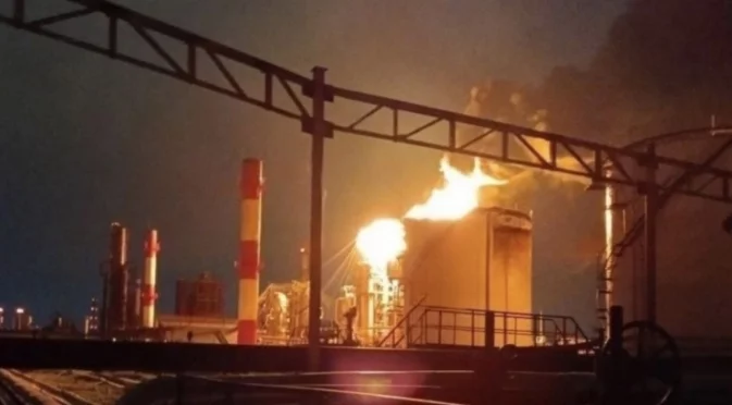 Рязанската петролна рафинерия бе поразена за 9-и път тази година, руски въздушни атаки раниха цивилни в Украйна (ВИДЕО)