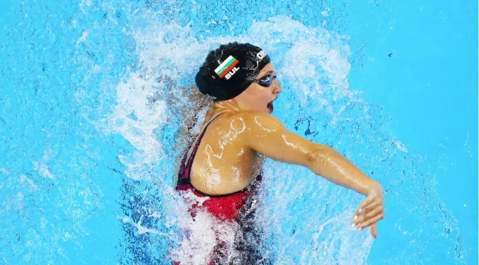 Диана Петкова се класира за 1/2-финалите на 50 метра бруст на Европейското по плуване