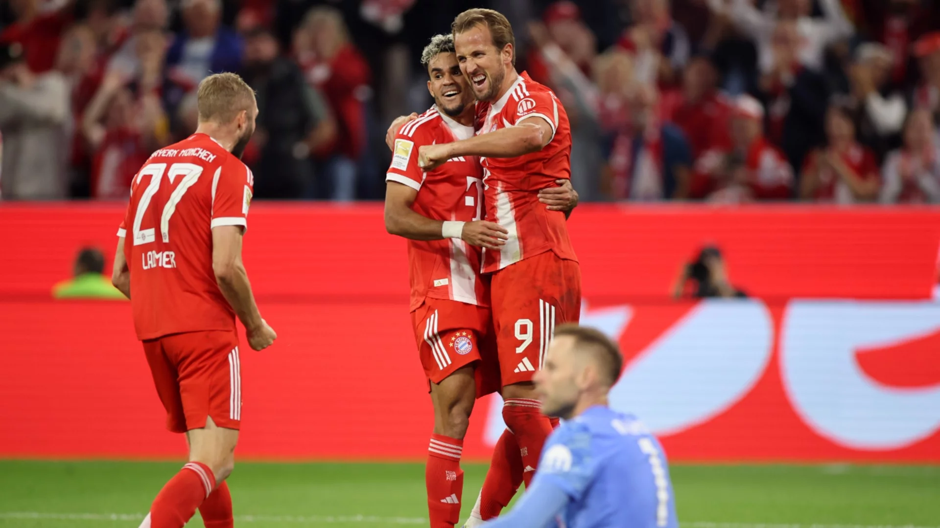 Байерн сгази Щутгарт за 20 минути, борещ се за оцеляване шокира Леверкузен