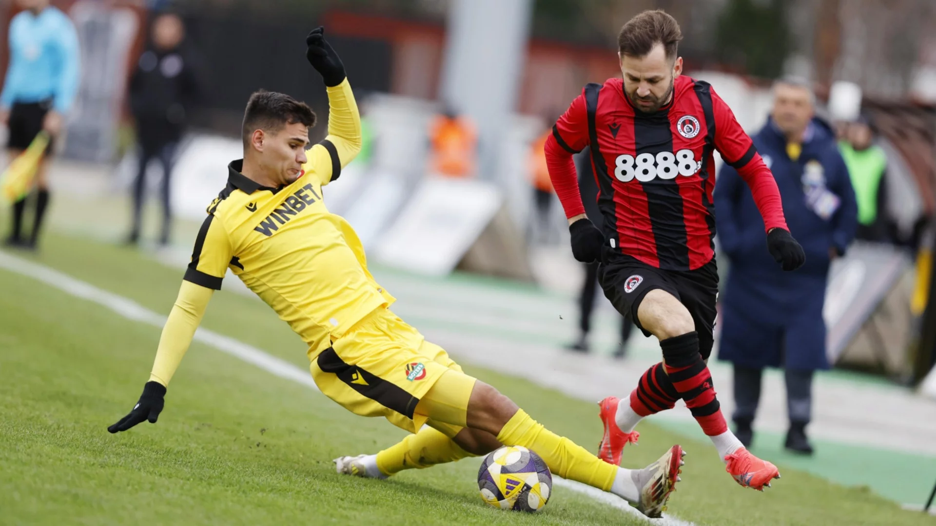 Локомотив София удари Ботев Пловдив в голово шоу и продължи успешната си серия в Първа лига