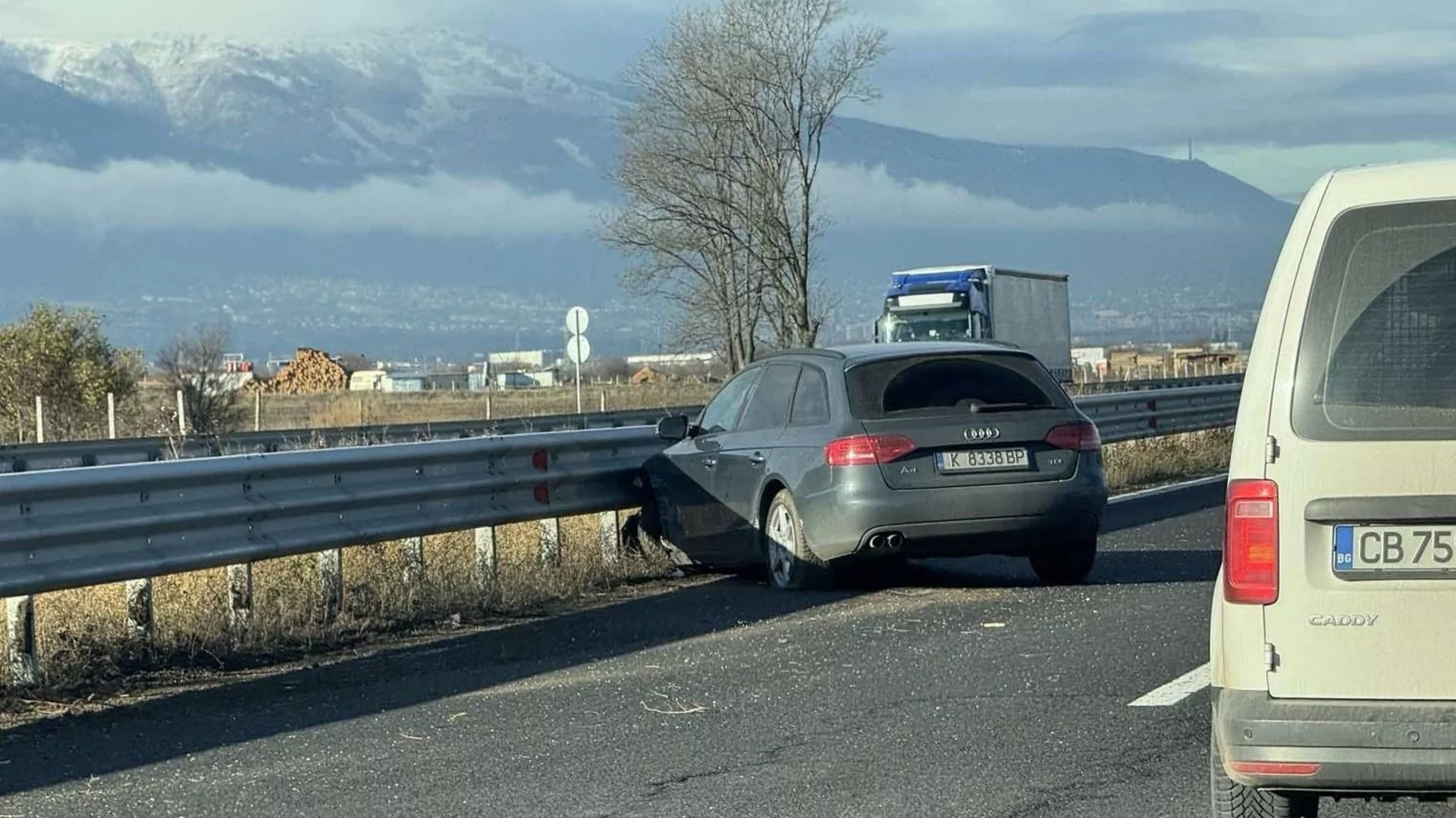 Челен сблъсък с жертва и ранени край Габрово, най-малко 18 катастрофи в страната за денонощие