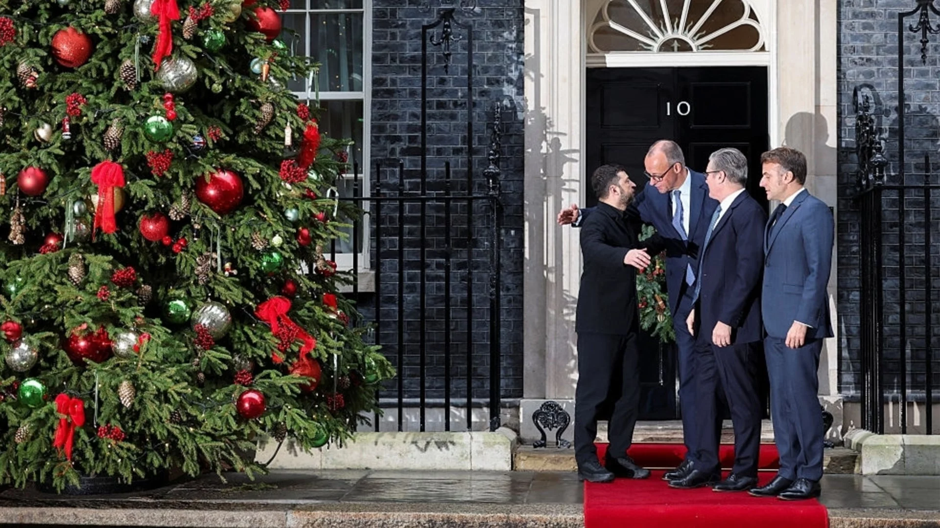 След срещата на Зеленски, Макрон, Мерц и Стармър: Скептицизъм по точки от мирния план на САЩ (ВИДЕО)