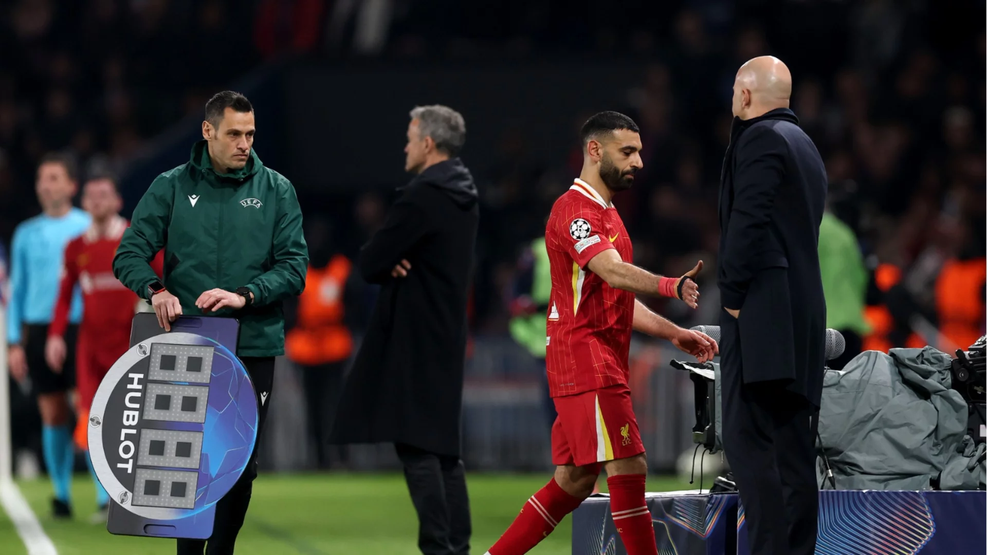 Сагата между Салах и Слот се разраства, а Ливърпул страда и от други кадрови проблеми