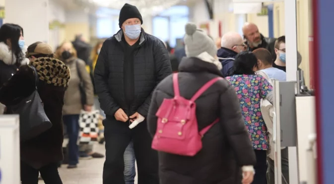 "Най-тежкият грип" помита в чужбина: Задръстени болници, 10 пъти повече случаи