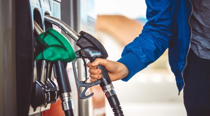 Парадокс: Бензинът в САЩ вече е по-евтин от бензина в Русия