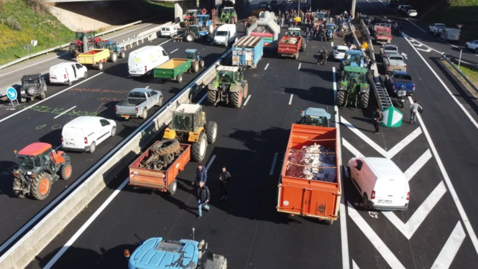 Гръцките фермери пак затварят границата, удариха и Македония