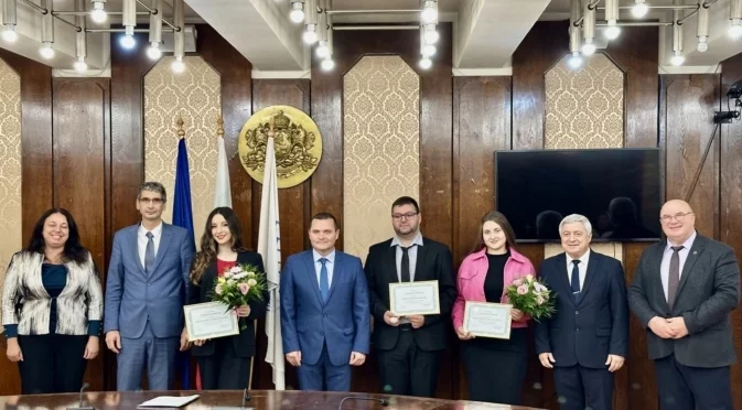 Кметът на Русе отличи трима студенти с наградата „Студент на годината“