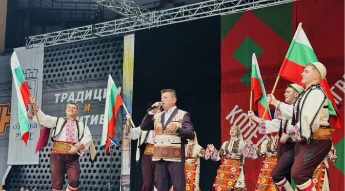 Над 800 участници представиха силата на българския фолклор в тазгодишното „Коледно надиграване“ в Русе