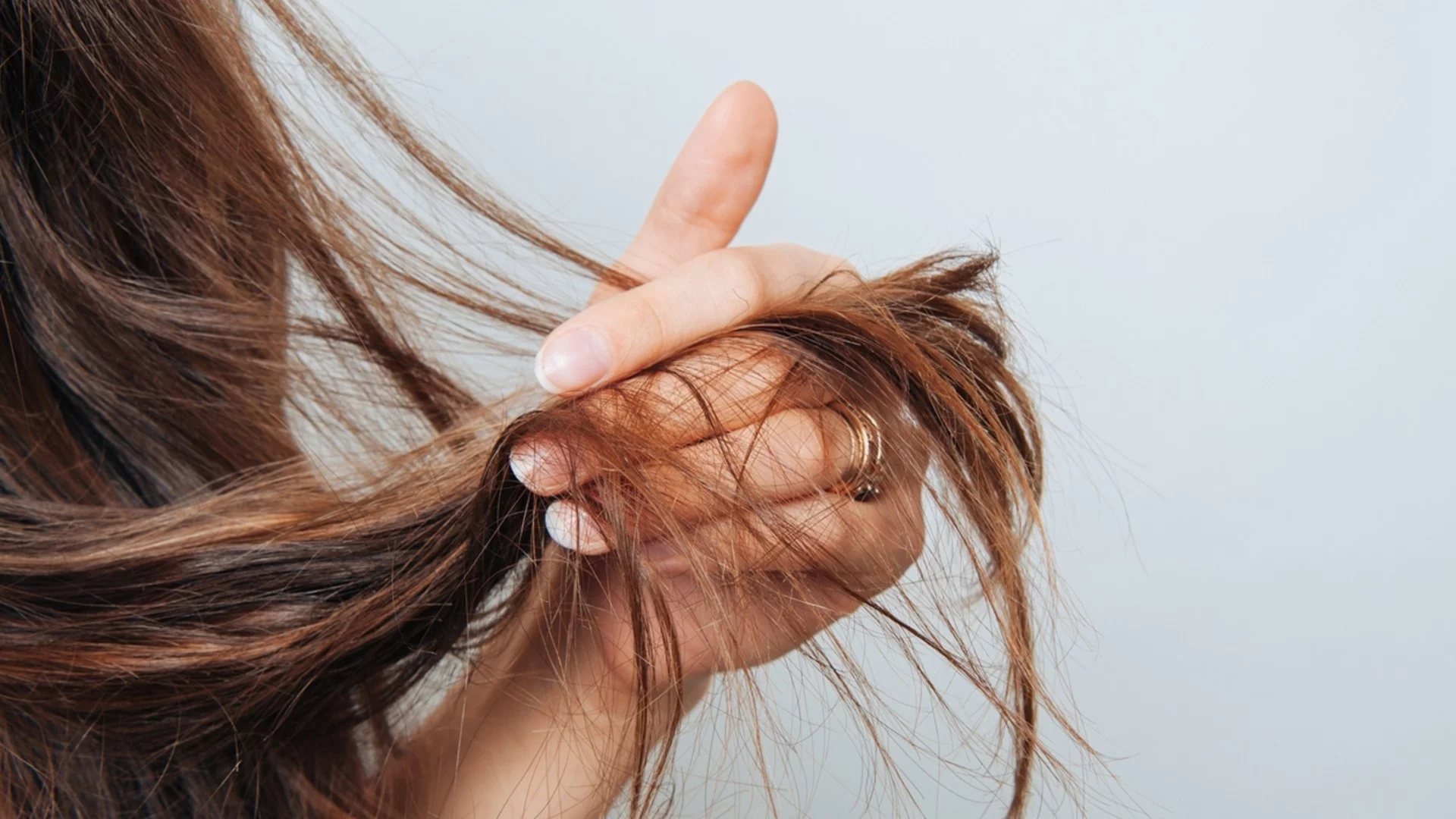 Само 5 минути седмично: Грижата за косата, която спира цъфтежа през зимата