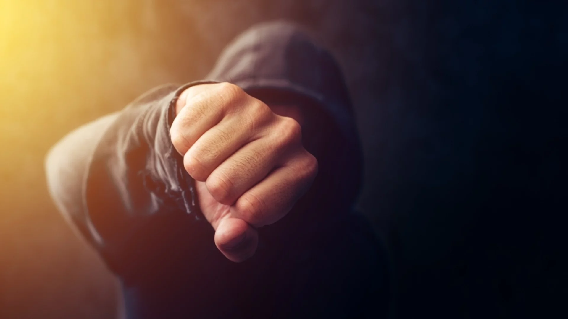 Побой в хотел: Задържаха мъж и жена