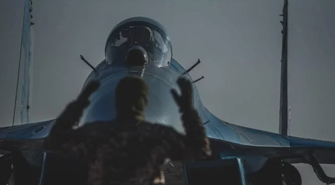 Катапулт е убил руски военен пилот и навигатора му, докато самолетът е бил на земята