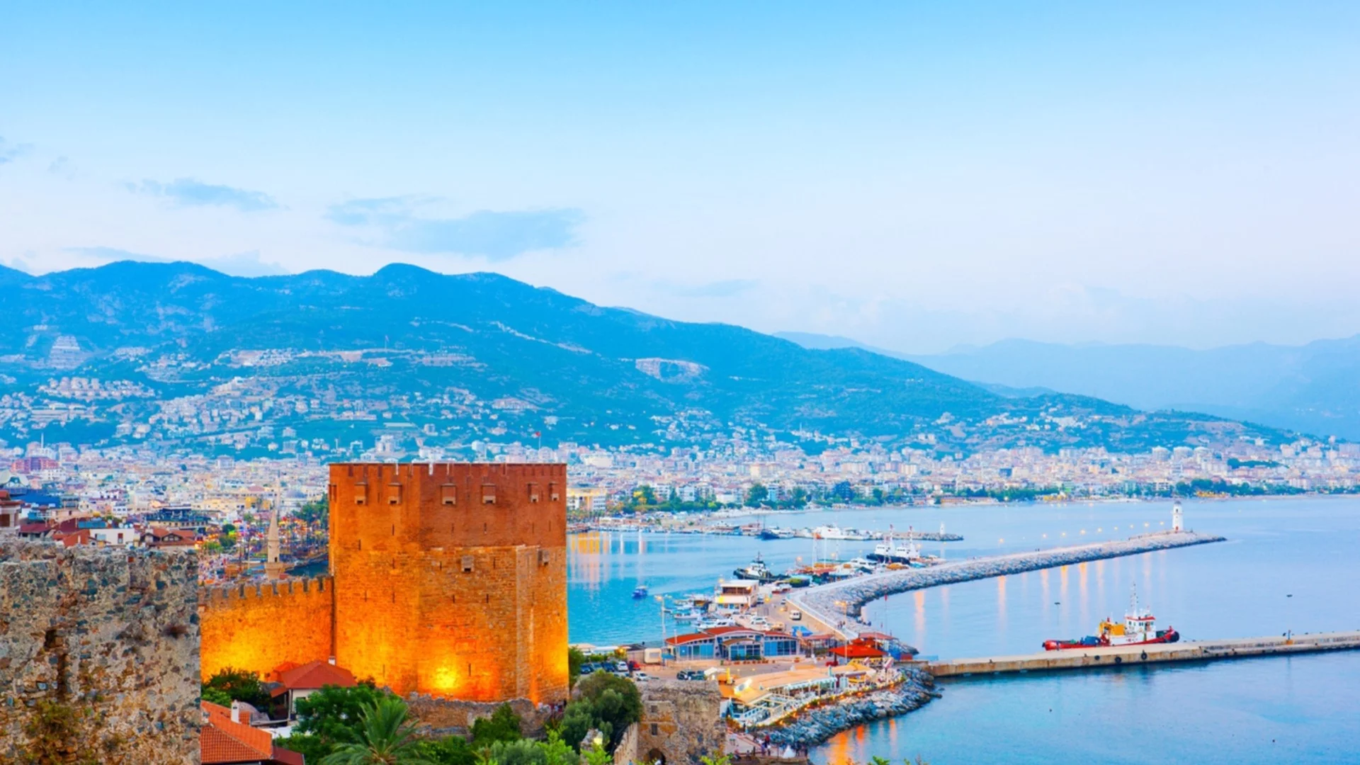 Силен земен трус разтърси Анталия