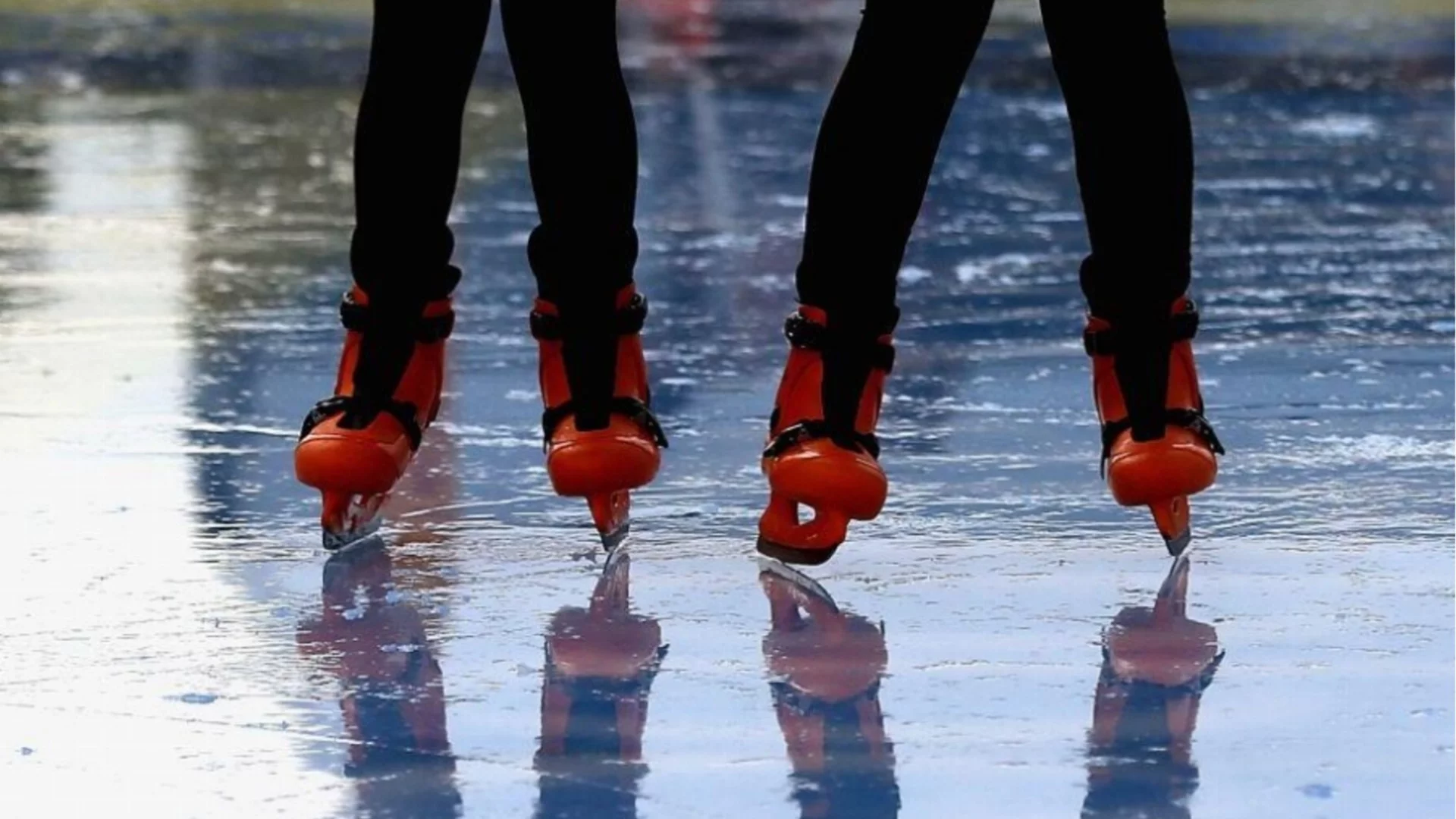 Зимно настроение: Ледените пързалки в София откриха сезона